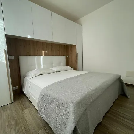 Pgs Immobiliare Srls Casa Valori 02 Trilocale Con Terrazza Attrezzata La Maddalena * La Maddalena (Sassari)